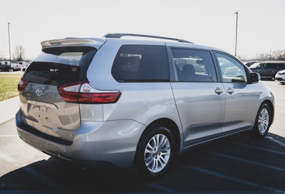 2017 Toyota Sienna XLE Premium 8 Passenger