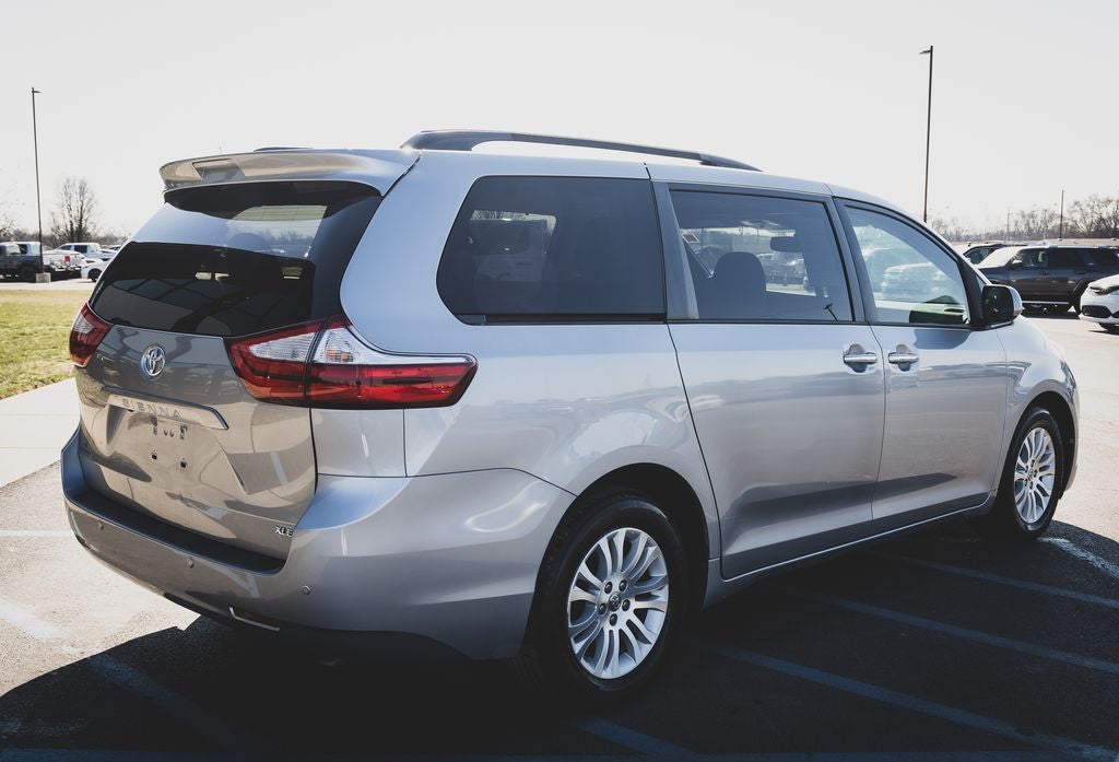 2017 Toyota Sienna XLE Premium 8 Passenger