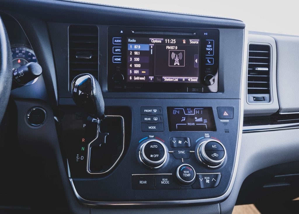 2017 Toyota Sienna XLE Premium 8 Passenger