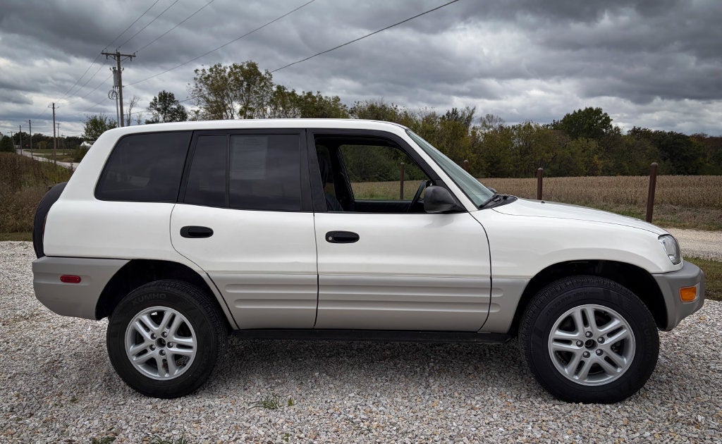 2000 Toyota RAV4 Base