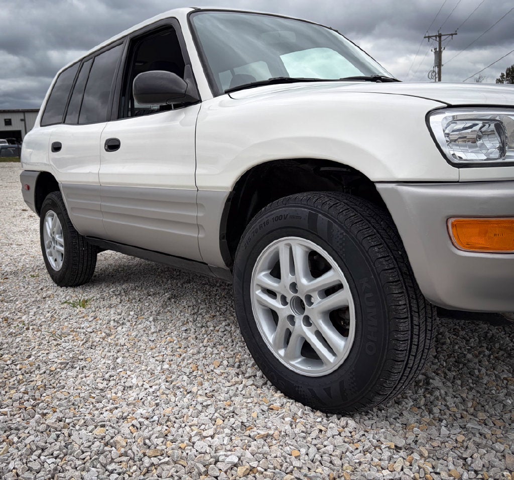 2000 Toyota RAV4 Base