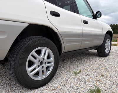 2000 Toyota RAV4 Base