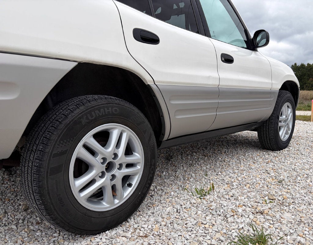 2000 Toyota RAV4 Base